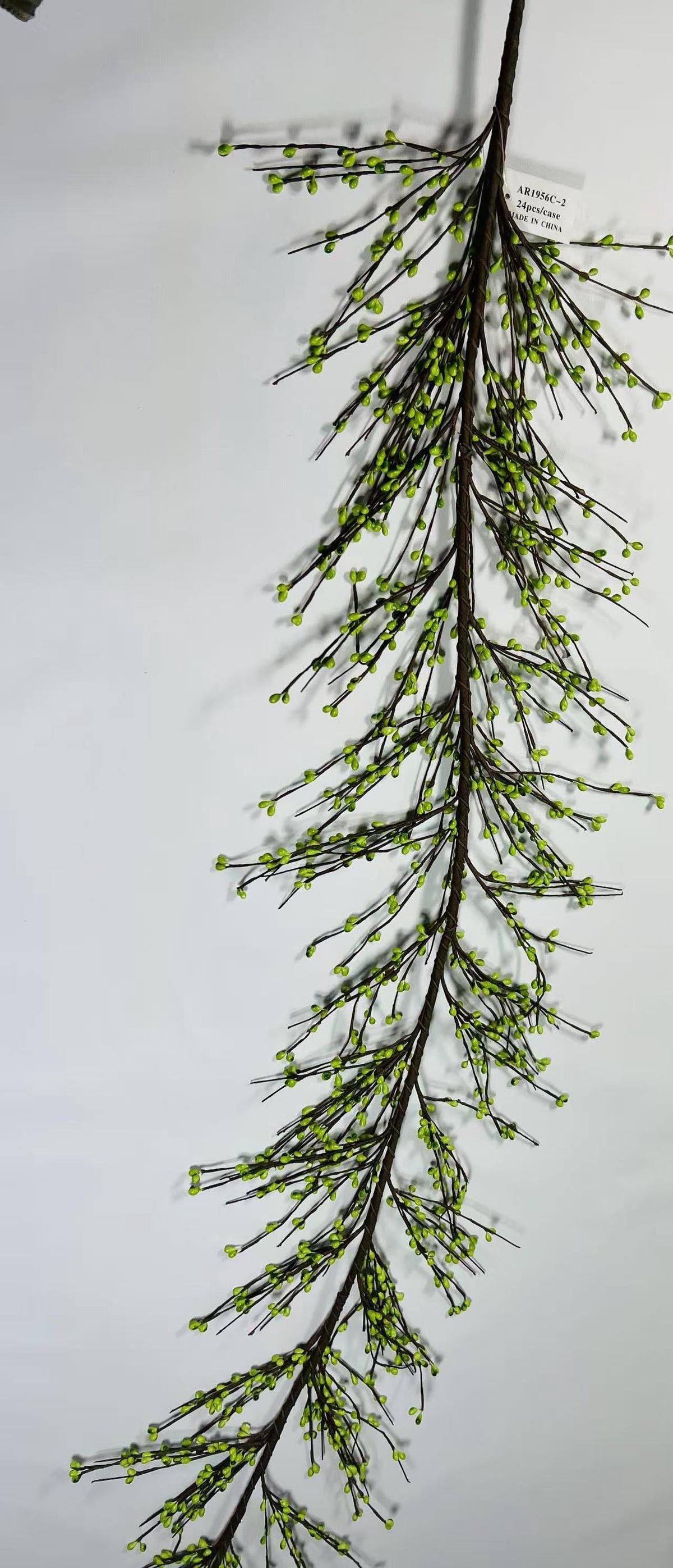 4.5ft Green Berry Garland – Artificial Twig Vine for Spring Wedding, Farmhouse or Table Decor