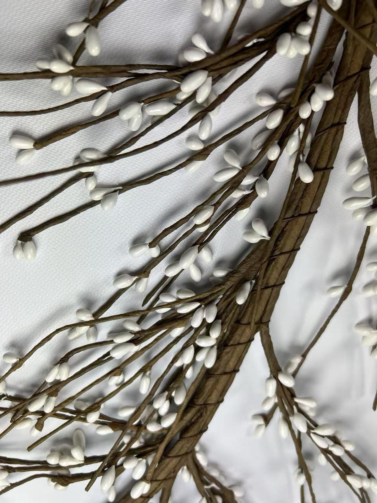4.5ft Artificial White Berry Garland – Rustic Twig Vine for Farmhouse Mantel Wedding Decor