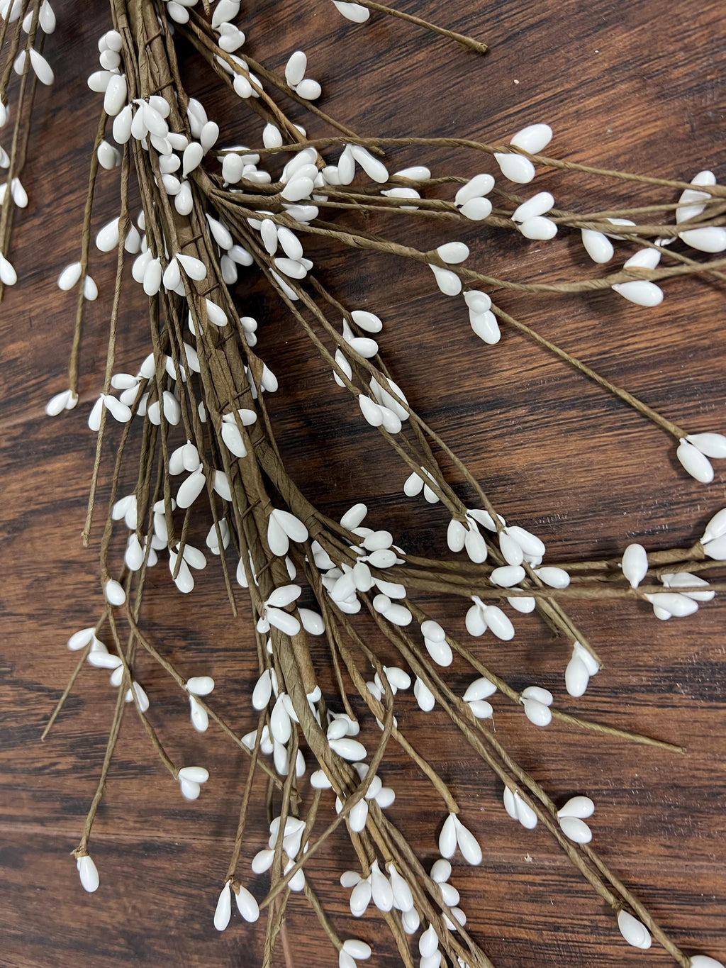 4.5ft Artificial White Berry Garland – Rustic Twig Vine for Farmhouse Mantel Wedding Decor
