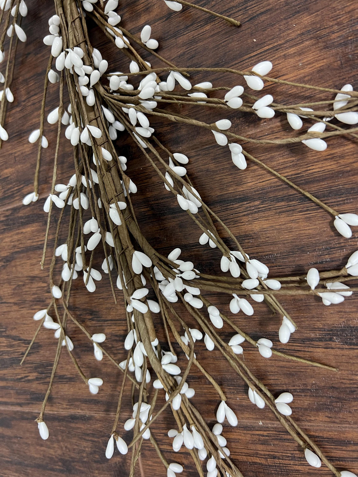 4.5ft Artificial White Berry Garland – Rustic Twig Vine for Farmhouse Mantel Wedding Decor