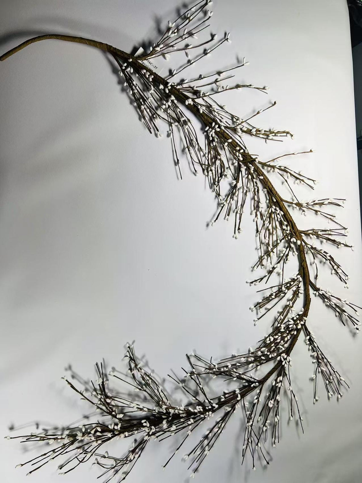 4.5ft Artificial White Berry Garland – Rustic Twig Vine for Farmhouse Mantel Wedding Decor