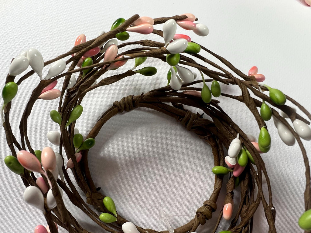 Easter Pip Berry Candle Ring: Pastel Spring Decor (2.5")