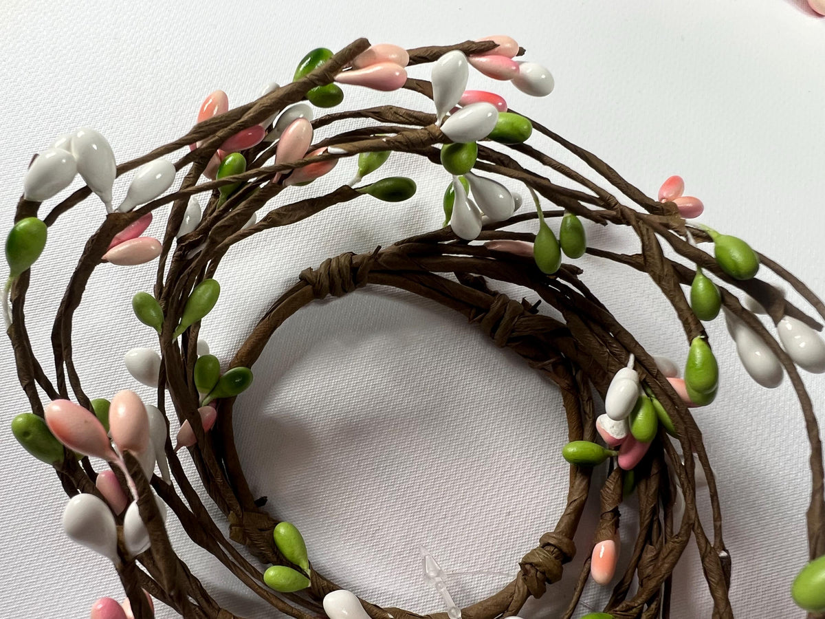 Easter Pip Berry Candle Ring: Pastel Spring Decor (2.5")
