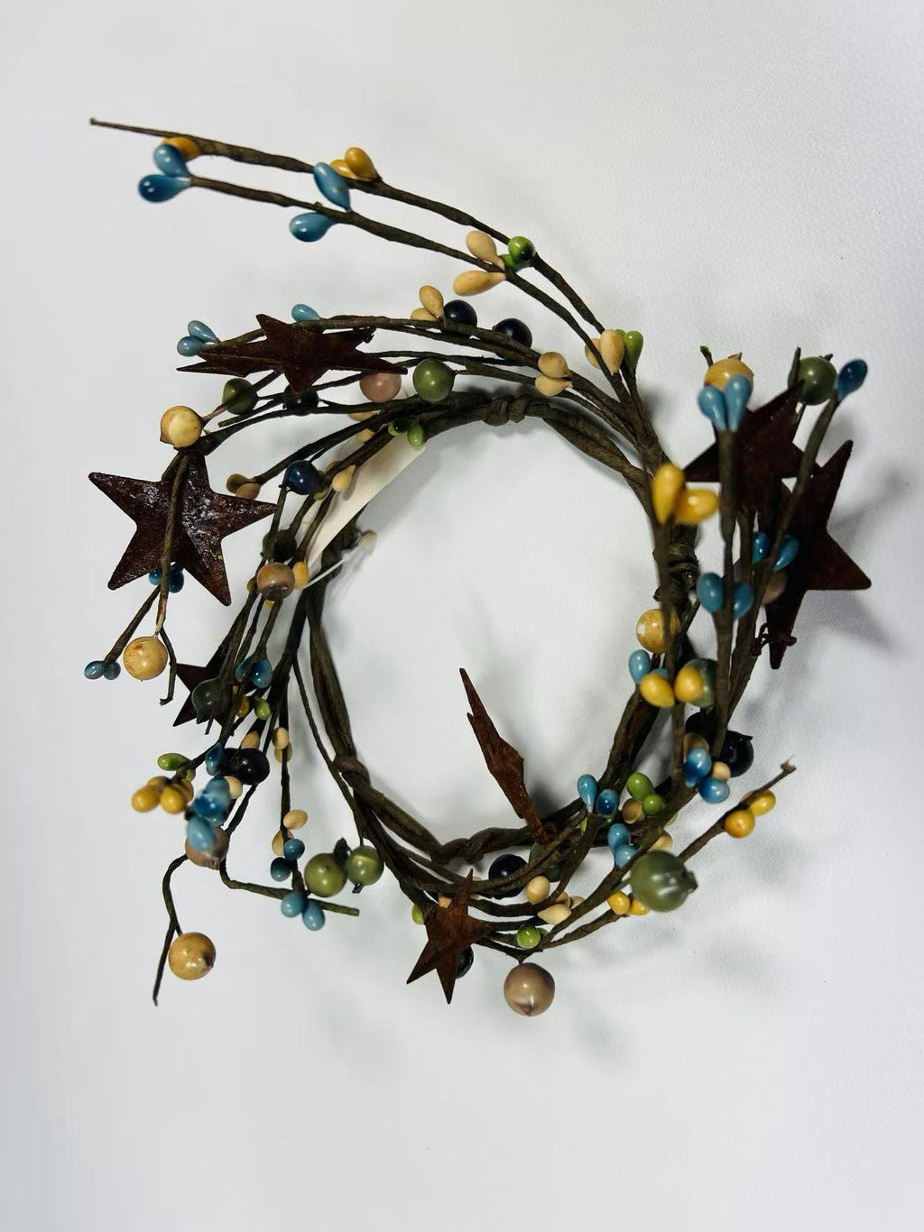 Pip Berry Candle Ring with Rustic Metal Stars: Farmhouse Decor