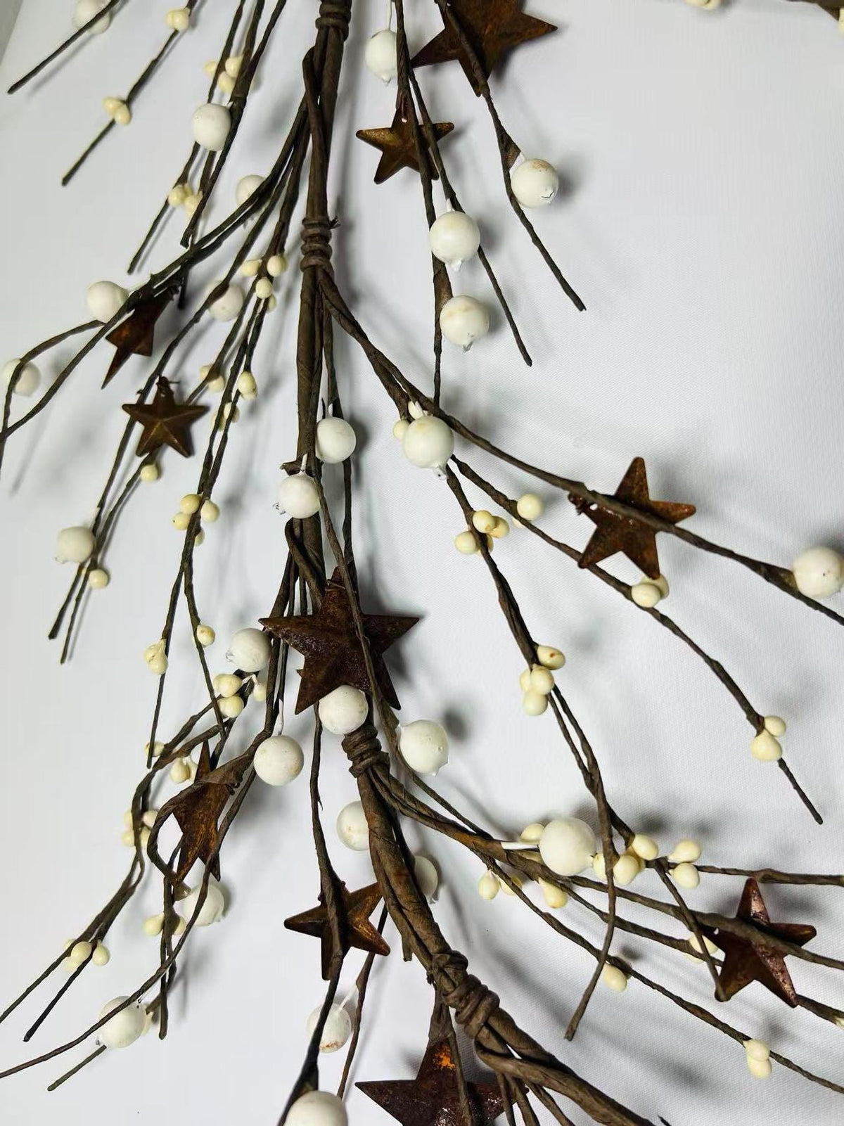 Rustic Pip Berry Garland: Primitive Farmhouse Decor with Metal Stars