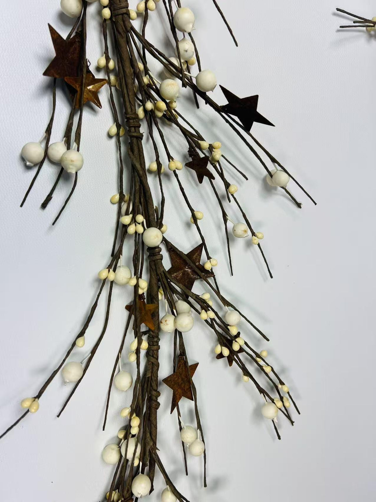 Rustic Pip Berry Garland: Primitive Farmhouse Decor with Metal Stars