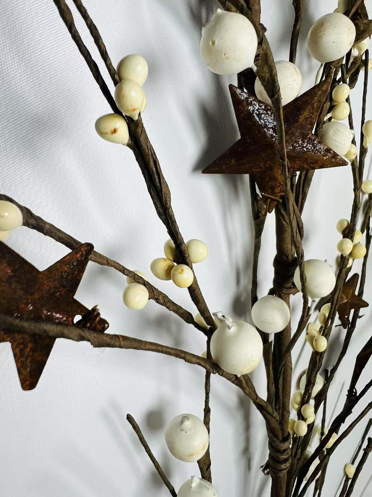 Rustic Pip Berry Garland: Primitive Farmhouse Decor with Metal Stars