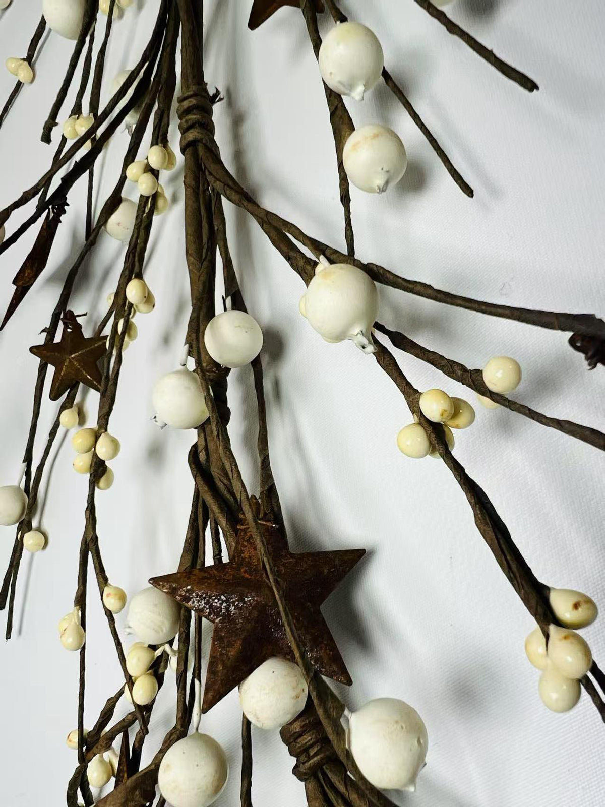 Rustic Pip Berry Garland: Primitive Farmhouse Decor with Metal Stars