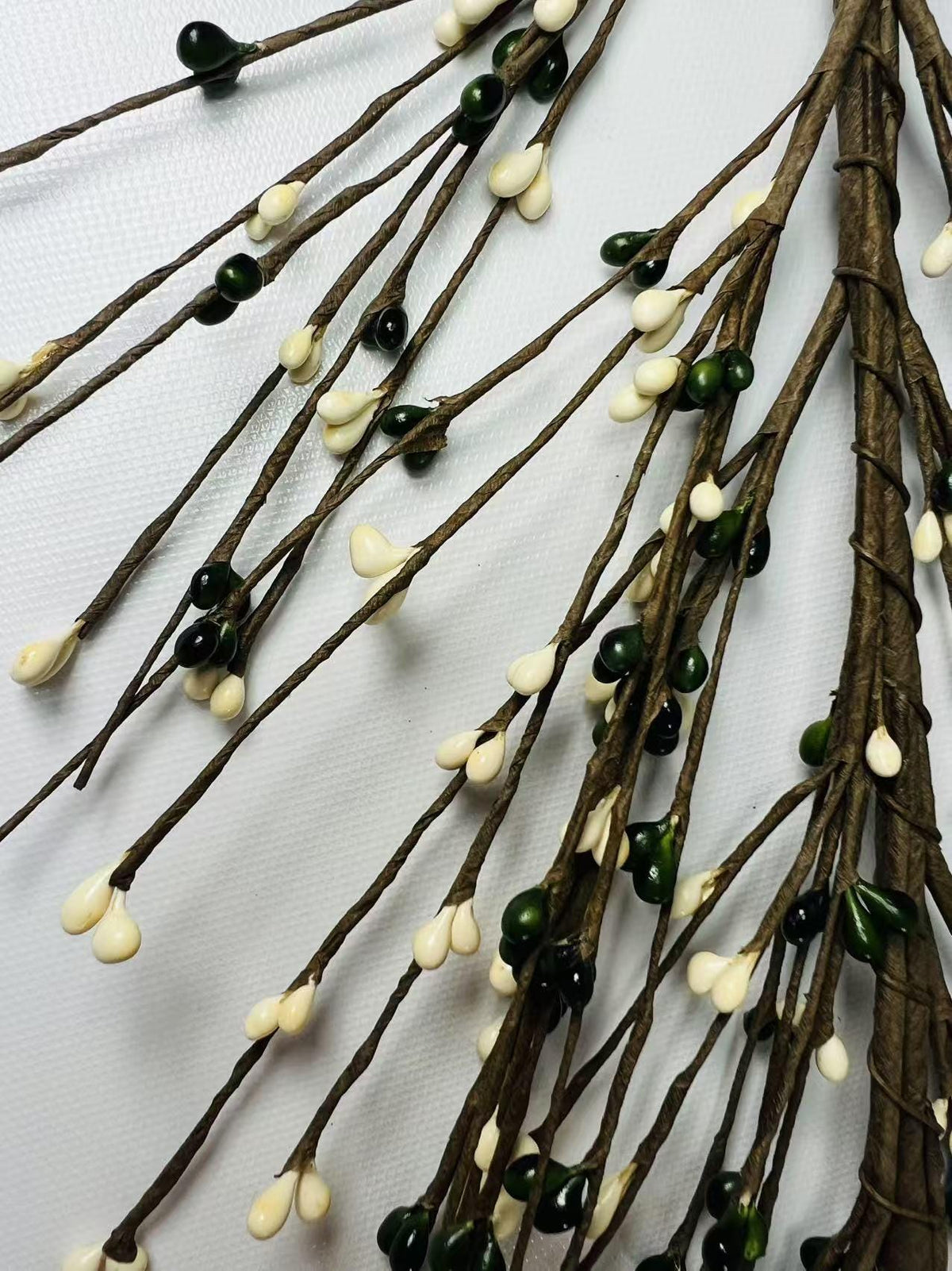 Hunter Green and Cream Pip Berry Garland 4.5ft | Rustic Farmhouse Decor | Primitive Mantel Garland