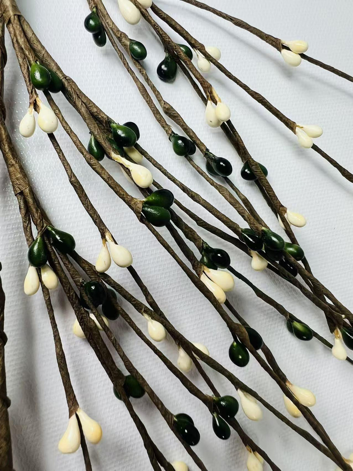 Hunter Green and Cream Pip Berry Garland 4.5ft | Rustic Farmhouse Decor | Primitive Mantel Garland