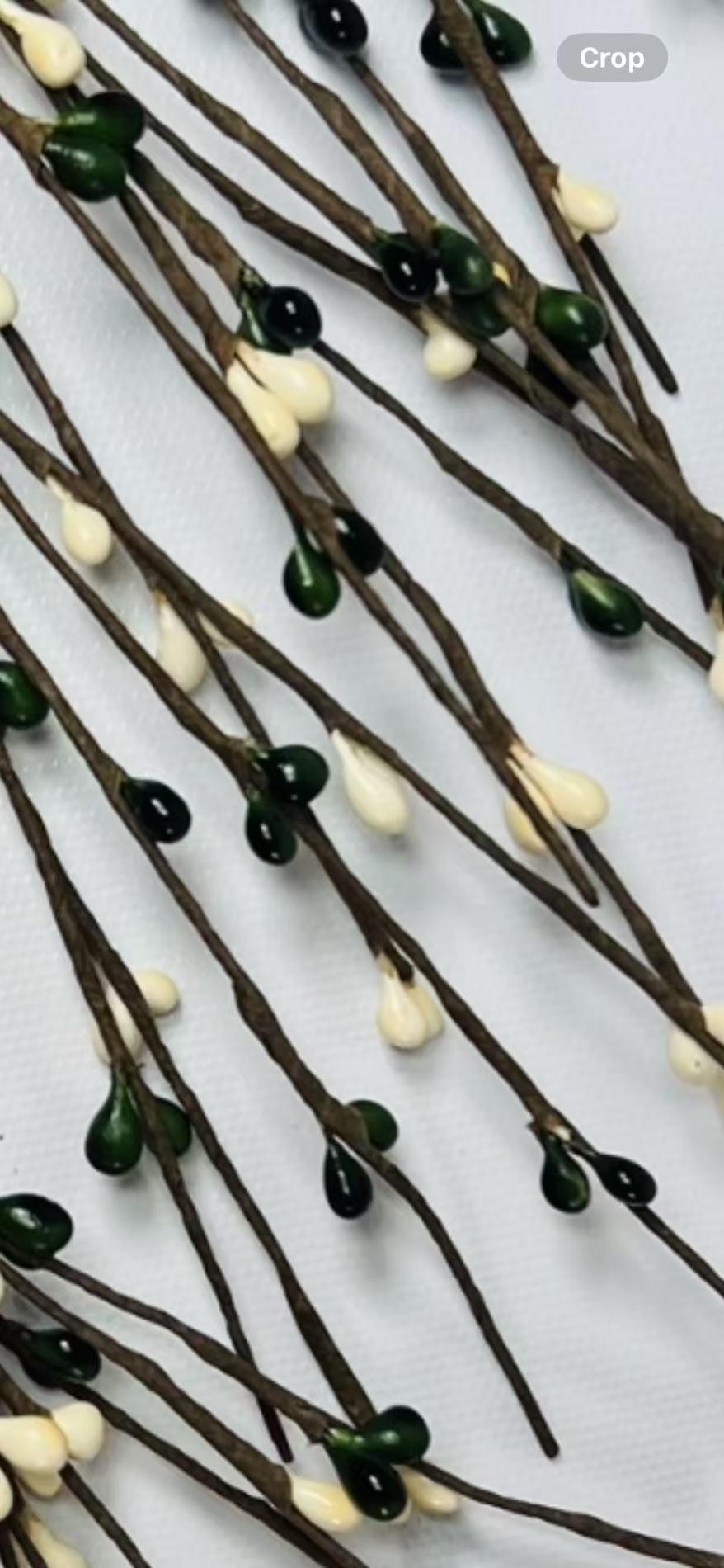 Hunter Green and Cream Pip Berry Garland 4.5ft | Rustic Farmhouse Decor | Primitive Mantel Garland