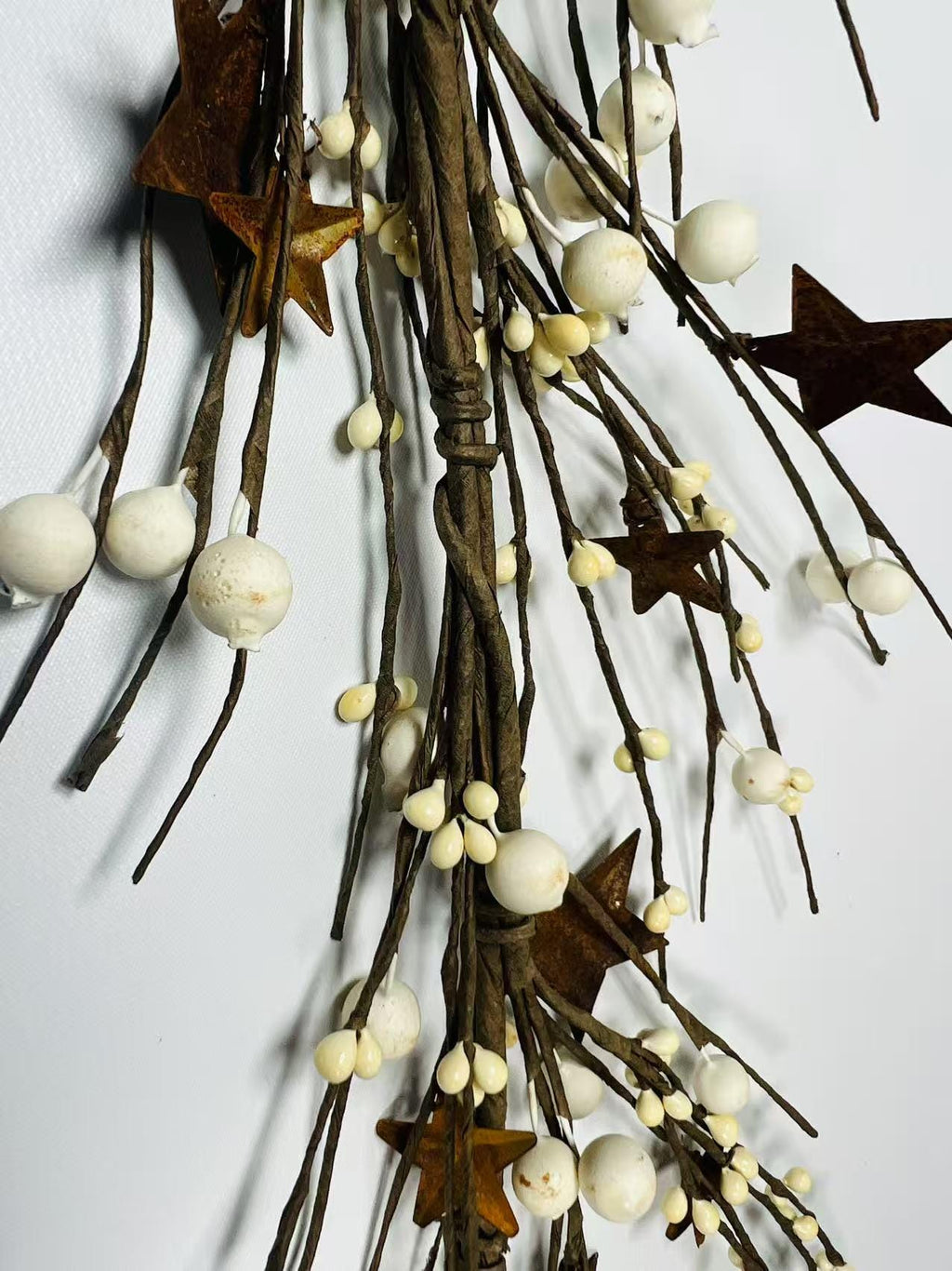Rustic Pip Berry Garland: Primitive Farmhouse Decor with Metal Stars